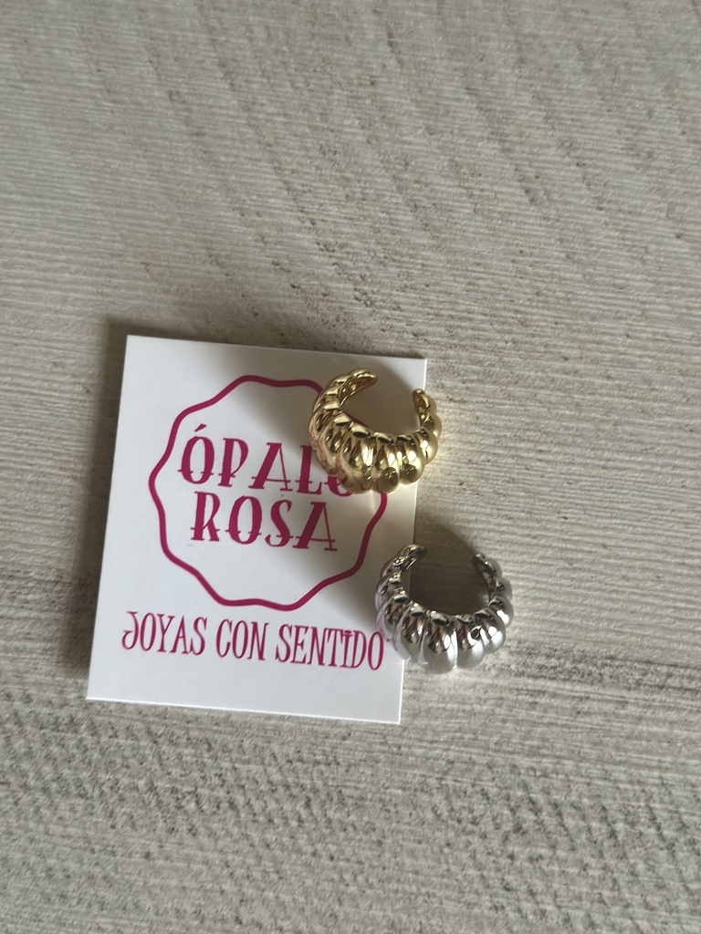 Earcuff coral.