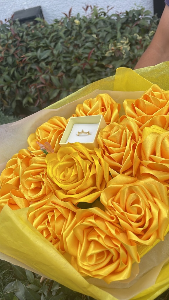 Combo de regalo 12 rosas + anillo 